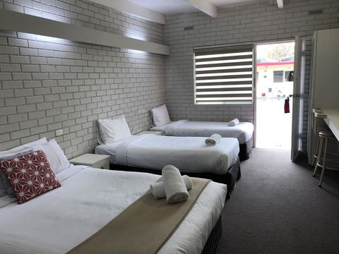 Wattle Motel - Accommodation Australia 3