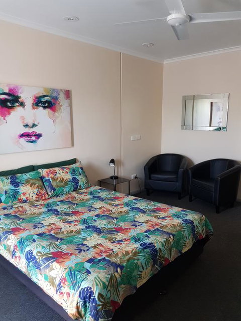 Wentworth Central Motor Inn - Accommodation Australia 3