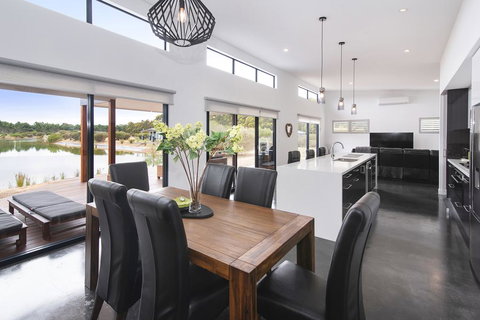 Wharfedale - Australia Shopping 1