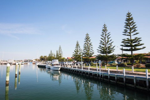 White Caps B - New Styles & Spacious Home - Accommodation Australia 0