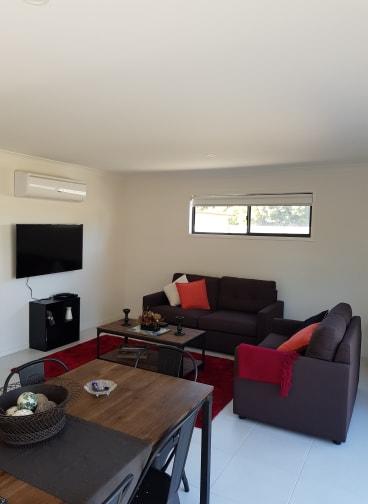 White Caps B - New Styles & Spacious Home - Accommodation Australia 3
