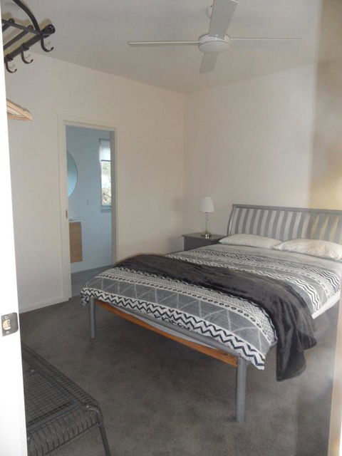 WHITE SHELLS HOLIDAY RENTAL - Accommodation Australia 3