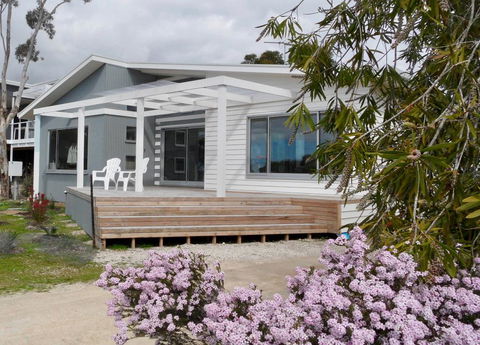 WHITE SHELLS HOLIDAY RENTAL - Accommodation Australia 0