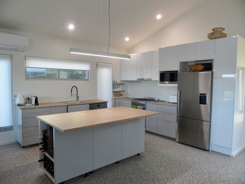 WHITE SHELLS HOLIDAY RENTAL - Accommodation Australia 2