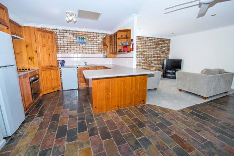 Whitesands Road, Unit 2/12 - Accommodation Australia 3