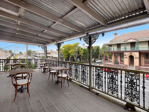 William Arnott Hotel - Local Tourism 1
