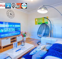 Wollongong station holiday house with Wi-Fi75 Inch TV NetflixParkingBeach - Australia Shopping