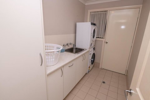 Wonderful Windred Modern, Comfy, Quiet - Accommodation Australia 2