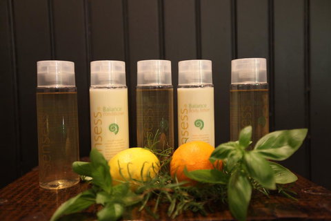 Woodlands Rainforest Retreat - Australia Shopping 1