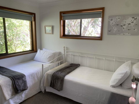 Wreck Beach Cottage @ Shoal Bay - Accommodation Australia 3