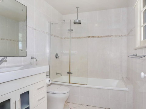 Yamba Pilot Cottage 2 - Pets Welcome - Close To Beach - Accommodation Australia 3