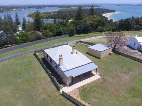 Yamba Pilot Cottage 2 - Pets Welcome - Close To Beach - Accommodation Australia 0