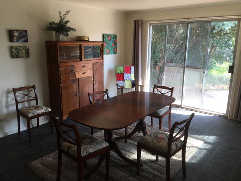 Yarram Cottage: Art And Accommodation - Accommodation Australia 3