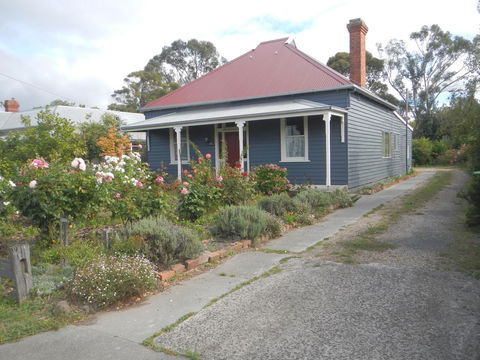 Yarram Cottage: Art And Accommodation - Accommodation Australia 1