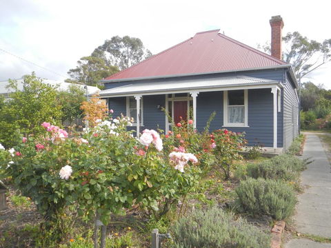 Yarram Cottage: Art And Accommodation - Accommodation Australia 0