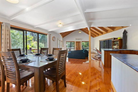 YARRABEE - The Perfect Getaway! - Accommodation Australia 0