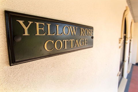 Yellow Rose Cottage - Accommodation Australia 3