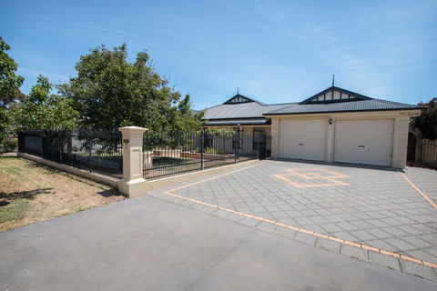 Yellow Rose Cottage - Accommodation Australia 0