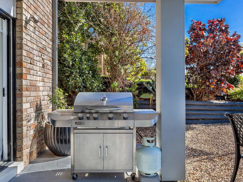 Yenangoon - Walking Together@ Corlette - Bed n Breakfasts 2