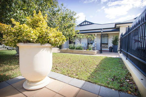 Yellow Rose Cottage - Australia Shopping 1