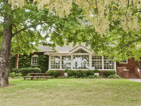 York Cottage - Grand Gate House And Enchanting Gardens - Accommodation Australia 0