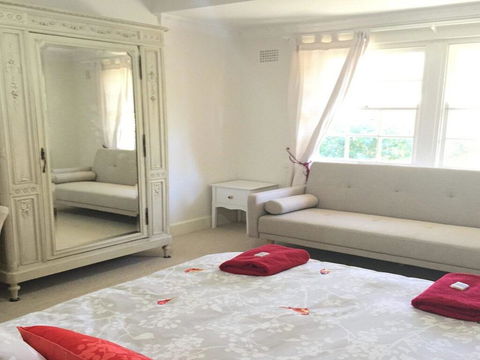 York Cottage - Grand Gate House And Enchanting Gardens - Accommodation Australia 2