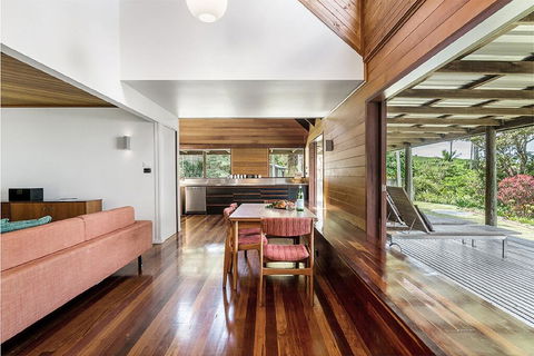 Your Luxury Escape - Cedar View - Local Tourism 1