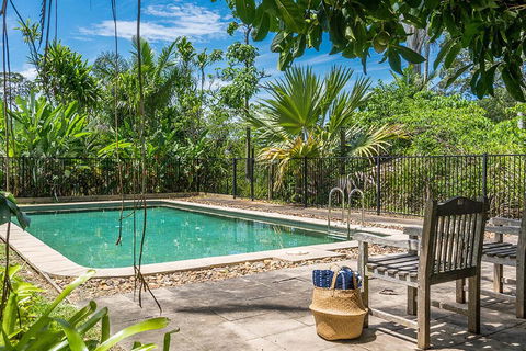 Your Luxury Escape - Cedar View - Local Tourism 3