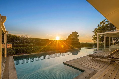 Your Luxury Escape - Trig Point - Accommodation Australia 2