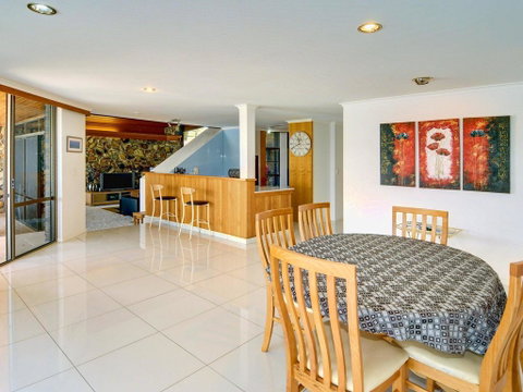 Yulunga 20 - 4 BDRM Canal Home With Pool - Accommodation Australia 2