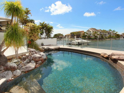 Yulunga 20 - 4 BDRM Canal Home With Pool - Accommodation Australia 0