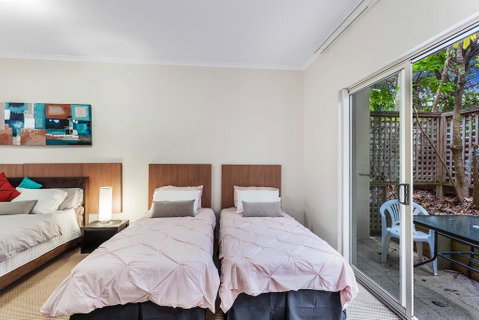 Zenith Studio, Unit 3/10 Messines Street - Accommodation Australia 2