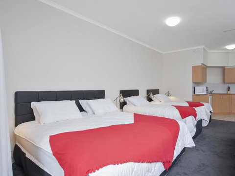 Zenith Studio, Unit 4/10 Messines Street - Accommodation Australia 2