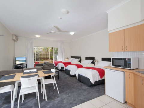 Zenith Studio, Unit 4/10 Messines Street - Accommodation Australia 3