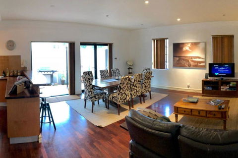 Zero Contact Private CBD-Social-Chillout-Oasis With Outdoors For You & Friends - Local Tourism 0