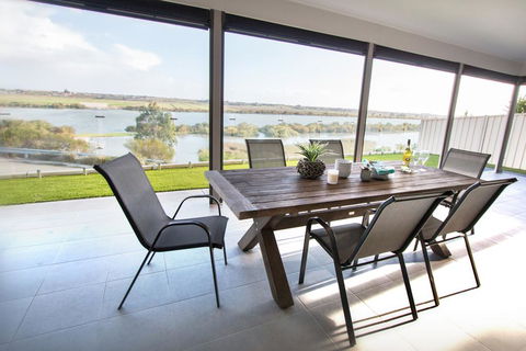 Serenity And Sweeping Murray River Views - Accommodation Australia 1