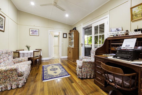 Tara-Lee - Australia Shopping 2