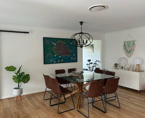 3 Bed Modern Home, Spacious Oasis & Pool - Accommodation Australia 3