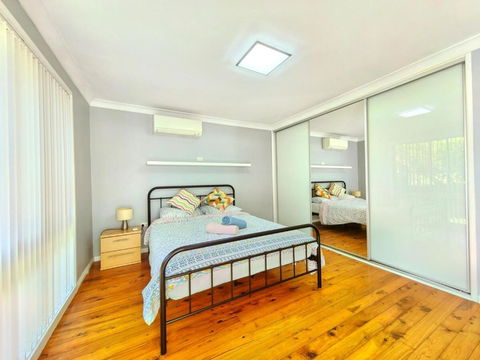 3-BR House Close To Bella Vista & Norwest Express Bus To CBD Free Parking & Wifi - Accommodation Australia 2