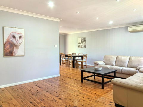 3-BR House Close To Bella Vista & Norwest Express Bus To CBD Free Parking & Wifi - Accommodation Australia 4