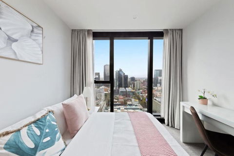 A Chic 2BR Apt Near Melbourne CBD W FREE Parking - Local Tourism 0
