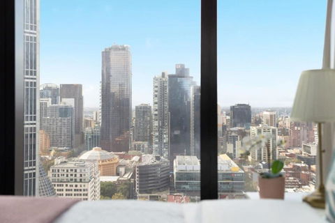 A Chic 2BR Apt Near Melbourne CBD W FREE Parking - Local Tourism 1