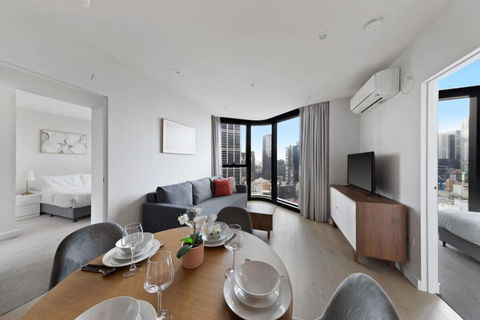 A Chic 2BR Apt Near Melbourne CBD W FREE Parking - Local Tourism 4