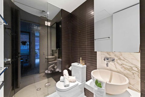 A Chic & Comfy 2BR Apt Near Federation Square - Local Tourism 3