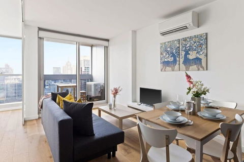 A Comfy 2BR Apt W City Views Near Southern Cross - Accommodation Australia 1