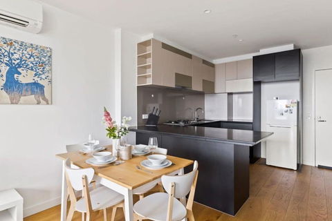A Comfy 2BR Apt W City Views Near Southern Cross - Accommodation Australia 3