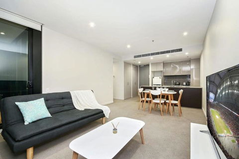 A Comfy Albert Park Apt Next To Grand Prix Circuit - Accommodation Australia 0