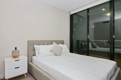 A Comfy Albert Park Apt Next To Grand Prix Circuit - Accommodation Australia 3