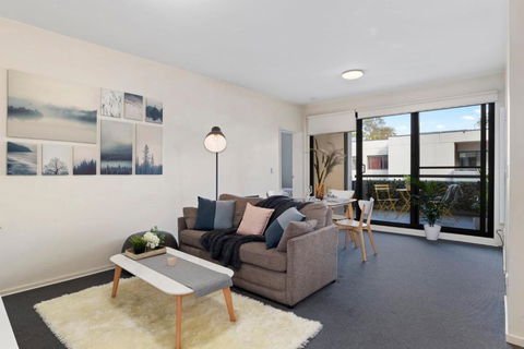 A Comfy & Cozy 2BR Apt Near Flemington Races - Accommodation Australia 1