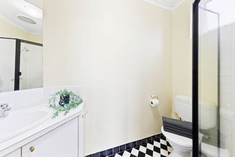 A Comfy & Cozy Apt In Clifton Hill FREE Parking - Accommodation Australia 4